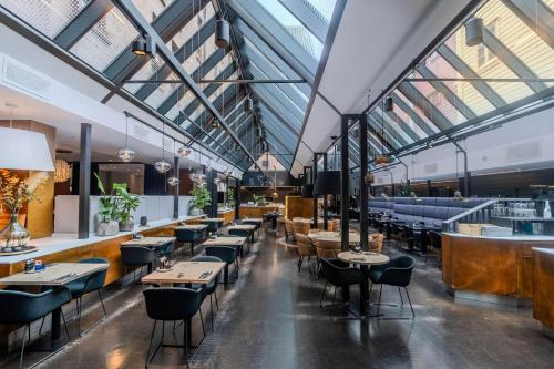 A restaurant or other place to eat at Radisson Blu Royal Hotel, Bergen