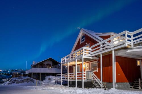 Ilulissat Stay - 4-bedroom villa with sea view and hot tub