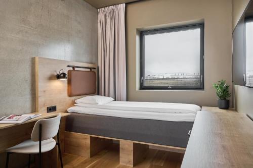 Tempat tidur dalam kamar di Smarthotel Bodø