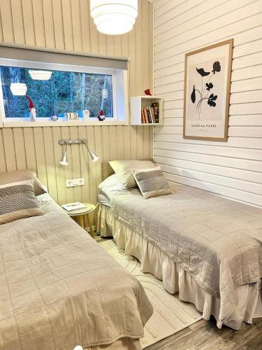 Lilla huset Bed & Breakfast - countryside guesthouse, free parking