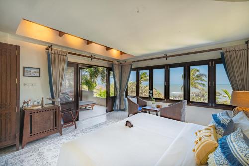 Una cama o camas en una habitación de Aleenta Hua Hin - Pranburi - The Small Luxury Hotels of the World