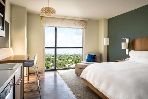 Cama ou camas em um quarto em Element Fort Lauderdale Downtown