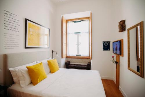 A bed or beds in a room at Otília Apartamentos