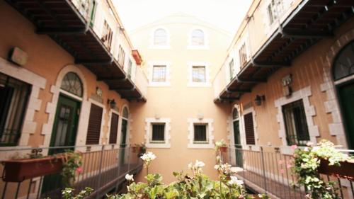 Gallery image of The Market Courtyard - Suites Hotel in Jerusalem