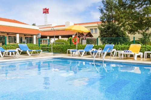 Swimmingpoolen hos eller tæt på Hotel ibis Setubal