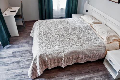 Una cama o camas en una habitación de Flaneur