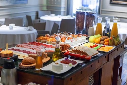 Makanan di atau berdekatan hotel