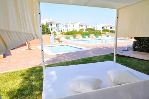 Piscina a Sant Joan Apartaments - Adults Only o a prop