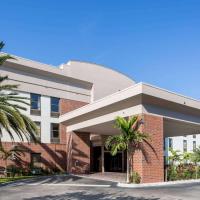 Days Inn & Suites by Wyndham Fort Myers Near JetBlue Park, viešbutis mieste Fort Majersas, netoliese – Pietvakarių Floridos tarptautinis oro uostas - RSW