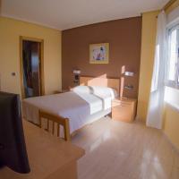 Hostal Meseguer, hotel near Alicante Airport - ALC, El Altet