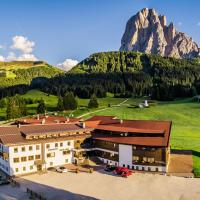 Monte Pana Dolomites Hotel, hotel sa Santa Cristina in Val Gardena