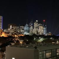 Inner City Harbour Views With Parking, hotelli kohteessa Sydney alueella Woolloomooloo