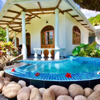 La Petite Maison and Sea Splash, hótel í Praslin