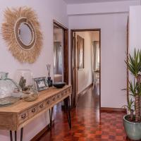 Cozy 3 bedroom apartment in front of the subway, hotelli Lissabonissa alueella Beato