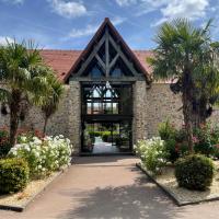 Hotel Les Suites - Domaine de Crécy: Crecy la Chapelle şehrinde bir otel