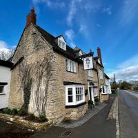 The Lion, Tredington, hotel sa Shipston-on-Stour