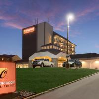 Orangewood Inn & Suites Kansas City Airport: Kansas City, Kansas City Uluslararası Havaalanı - MCI yakınında bir otel