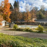 Seven Circles Lodge&Retreat, hotel in Badger