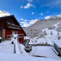 Hotel Piccolo Chalet: Claviere şehrinde bir otel