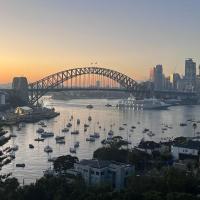 Stunning Harbour Views, מלון ב-McMahons Point, סידני