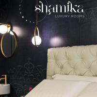 Shamika Luxury Rooms: Pontecagnano, Salerno Costa d'Amalfi Havaalanı - QSR yakınında bir otel