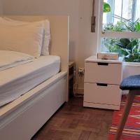 Cozy Room near Airport , Metro and Train Station, hotel in Olivais, Lisbon