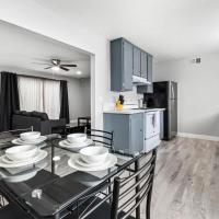 Chic 2-Bed Oasis Sleeps 6 Minutes From Strip, hotel perto de Aeroporto de North Las Vegas - VGT, Las Vegas