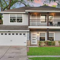 Highland Cottage Central Huge Yard HOT TUB, hotel dicht bij: Luchthaven Dallas Love Field - DAL, Dallas