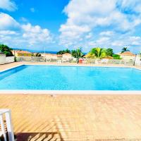 House with pool, shops, 3mins from Montego Bay Airport and near Beach Strip, hotel cerca de Aeropuerto Internacional Sir Donald Sangster - MBJ, Montego Bay