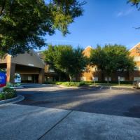 Fairfield Inn & Suites Jacksonville Airport, מלון ליד נמל התעופה הבינלאומי ג'קסונוויל - JAX, ג'קסונוויל