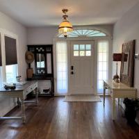 Southern Comfort 4 Bedroom Cottage, hotel en Midtown, San Antonio