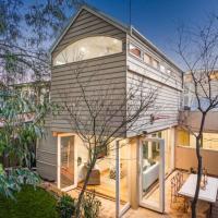 Bright and Spacious Cottage in McMahons Point, מלון ב-McMahons Point, סידני