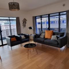 BEL APPARTEMENT CONTEMPORAIN avec TERRASSE et CLIMATISATION