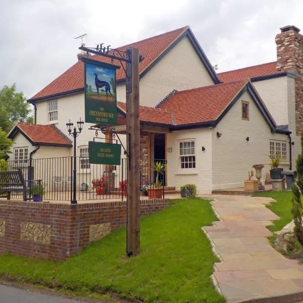 The Greyhound Inn, hótel í East Grinstead