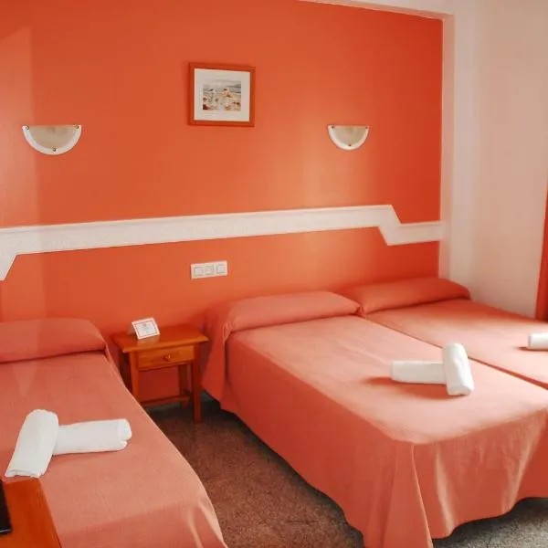 Hostal Mary Tere, готель у місті Салобренья