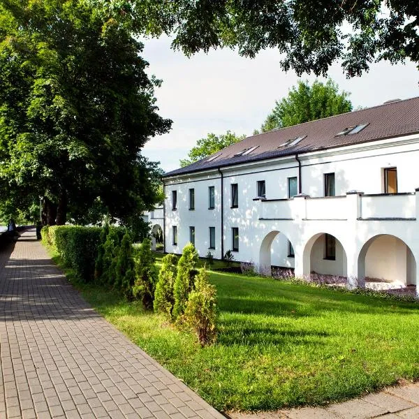 Domus Hotel – hotel w mieście Birsztany