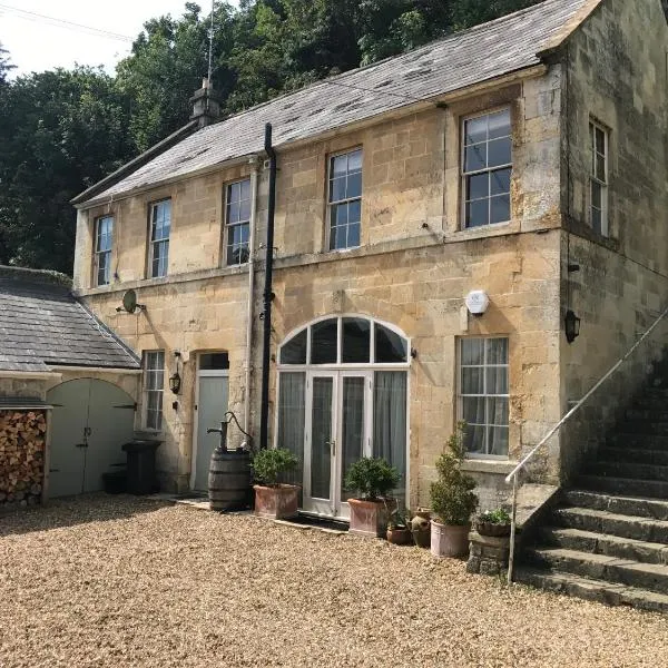 Berkeley Coach House, near Bath、バースのホテル