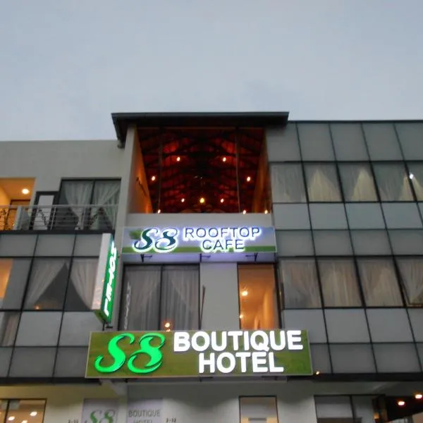 S8 Boutique Hotel near KLIA 1 & KLIA 2, viešbutis mieste Kampong Giching Hilir