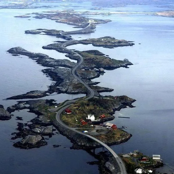 Leite Gård near Atlantic Road in Hustadvika, hotel in Bud