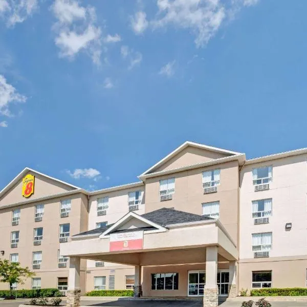 Super 8 by Wyndham Barrie South: Barrie şehrinde bir otel