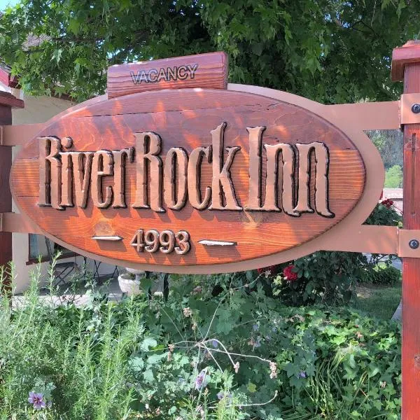 River Rock Inn, hotell Midpinesis