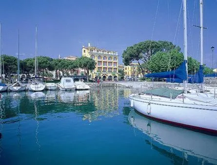 Hotel Vittorio, viešbutis Dezencano del Gardoje