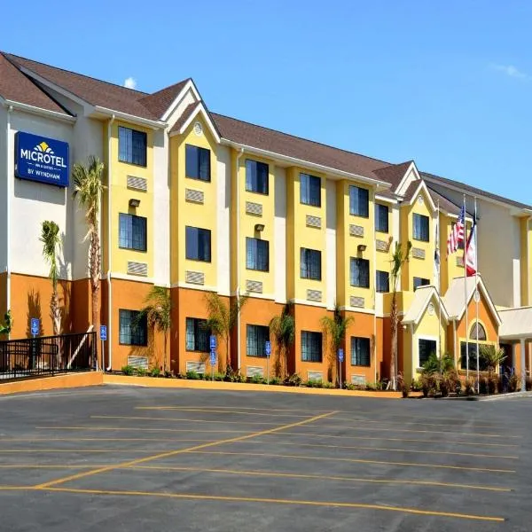 Microtel Inn & Suites by Wyndham New Braunfels I-35, хотел в Ню Браунфелс