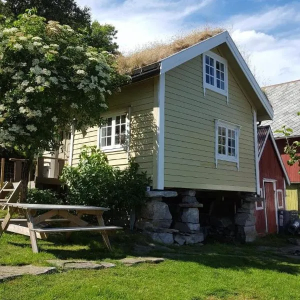 Tiny house with Fjordview!, hotell i Ulsteinvik