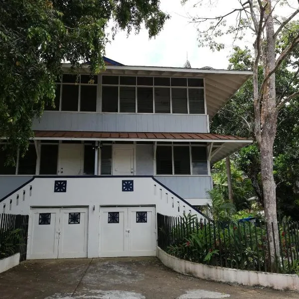 Casa completa en Gamboa, Canal de Panamá, hotel u gradu 'Gamboa'