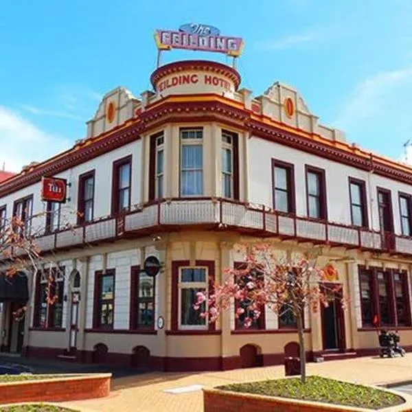 Feilding Hotel, хотел в Филдинг