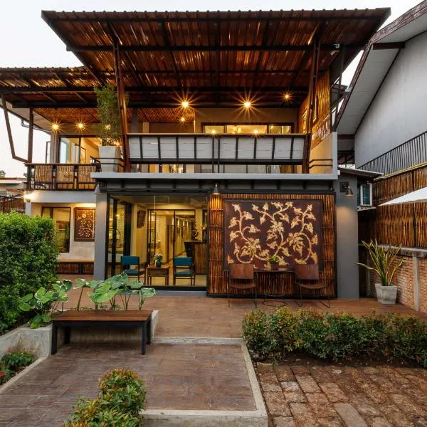 Hostel One Art and Gallery, hotel di Chiang Mai