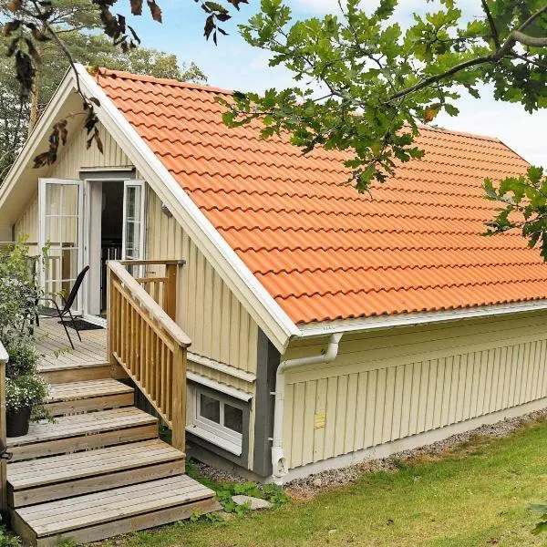 5 person holiday home in Fj llbacka, hotel a Fjällbacka