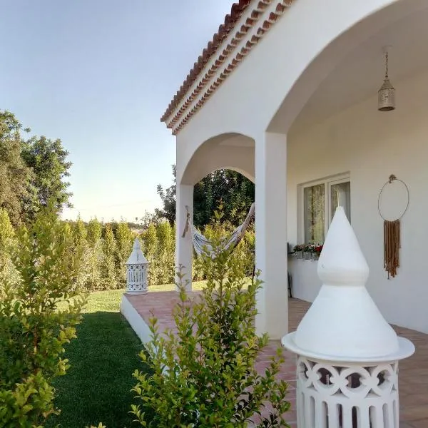 Laranjal Farm House - Casa da Lareira, hotel Faróban