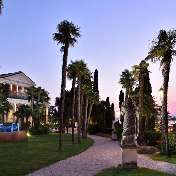 Villa Cortine Palace Relais Chateaux: Sirmione'de bir otel